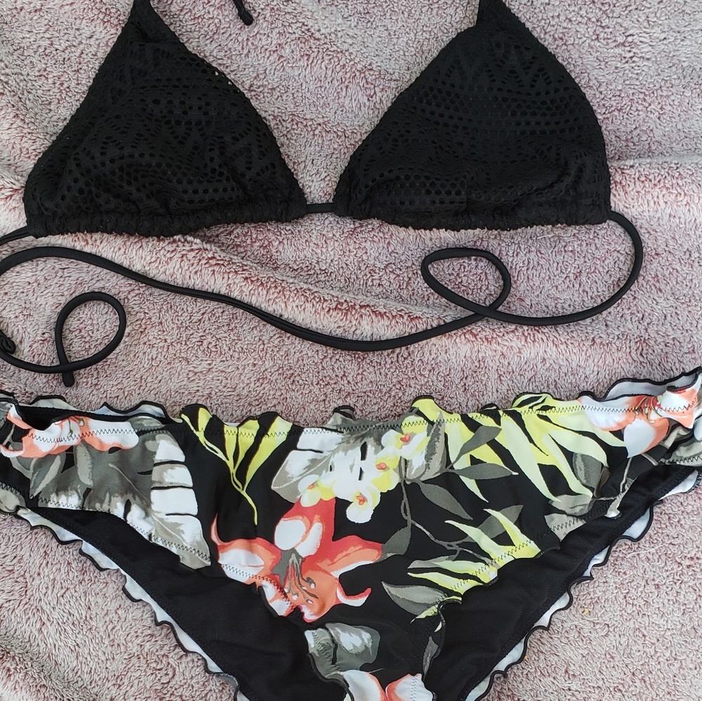 NWOT Hollister bottoms & no boundaries top